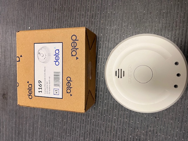 Deta 1169 mains-powered carbon monoxide (CO) alarm with a 9V replaceable battery backup